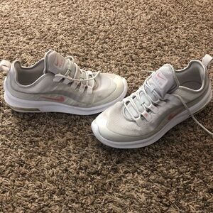 White Nike Air Max size 7.5